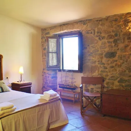 Sleeps 9 Pool * Foixá